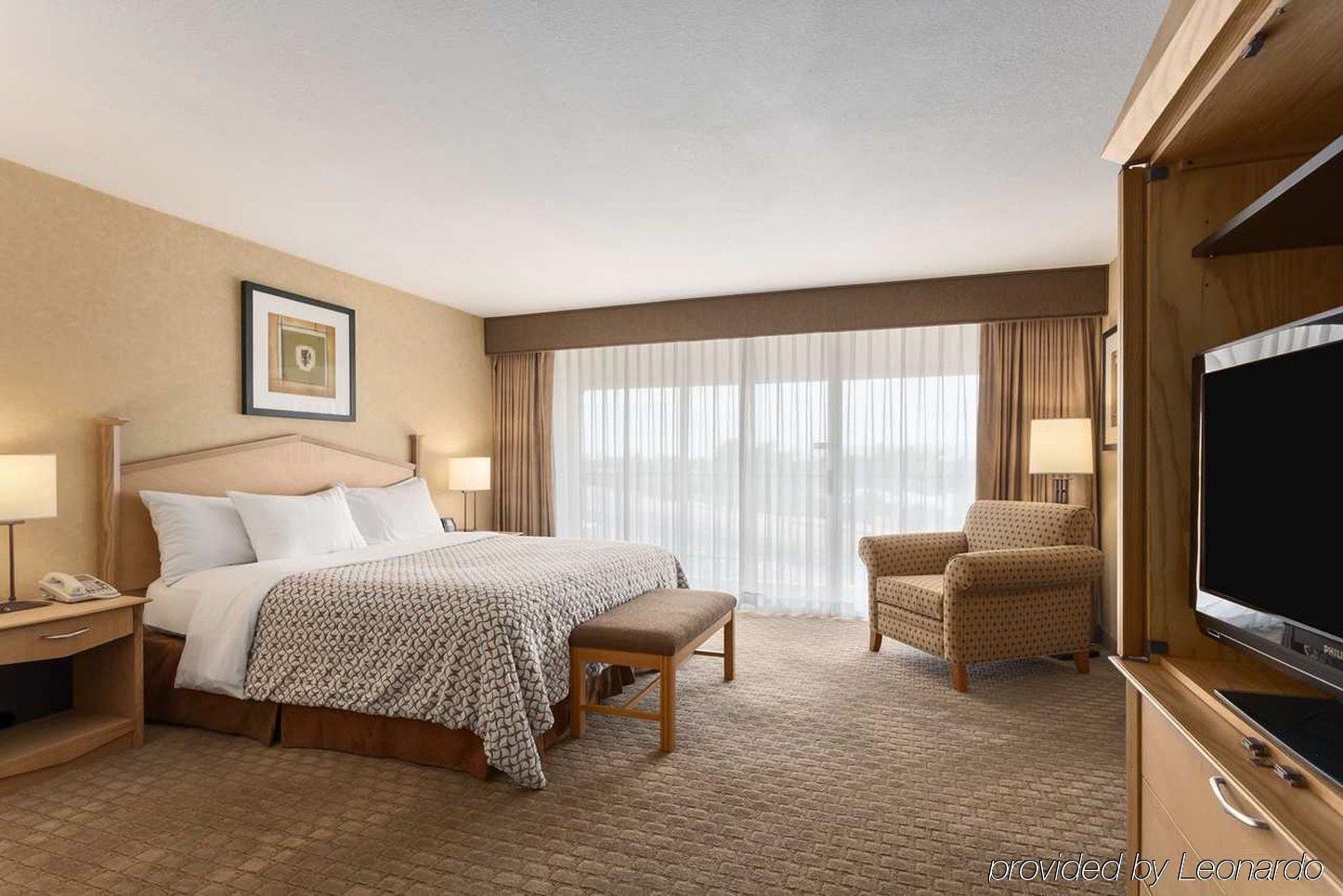6 Phoenix, Az - Sky Harbor Hotel 2*