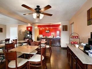 Rodeway North I-17 Hotel