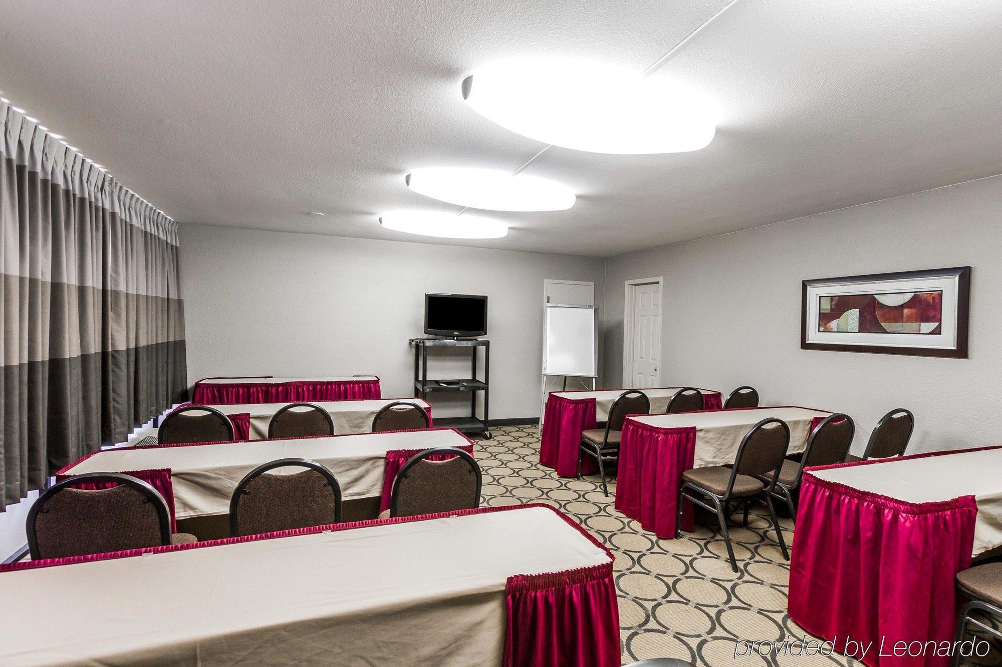 Quality Airport Hotel 3*