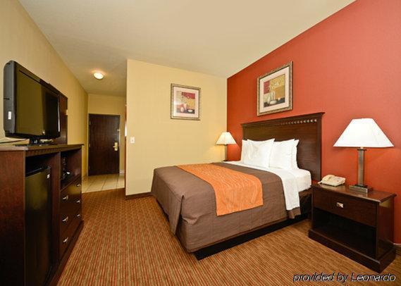 Comfort West At 27th Ave And I-i0 Hotel