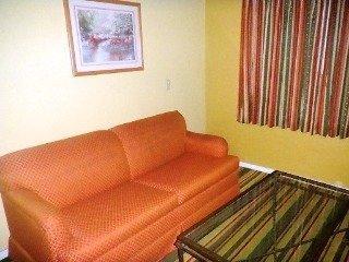 Howard Johnson By Wyndham Airport/downtown Area Hotel