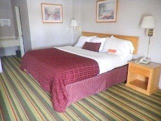 Howard Johnson By Wyndham Airport/downtown Area Hotel