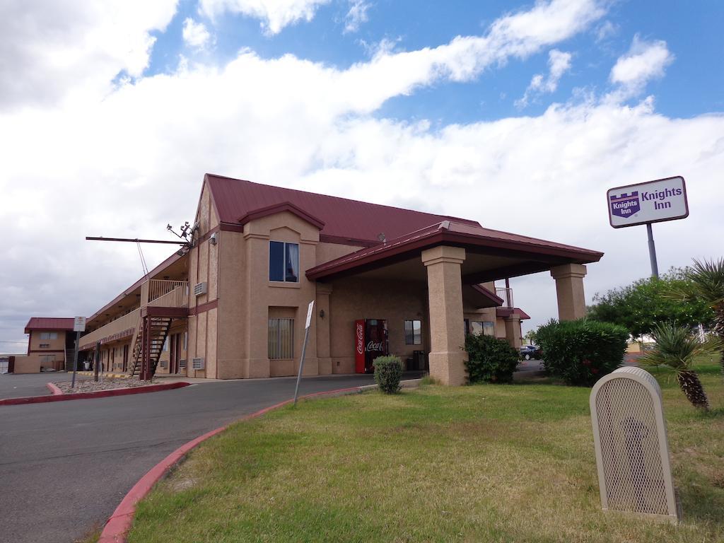 Motel Knights At N Black Canyon Hwy 2*