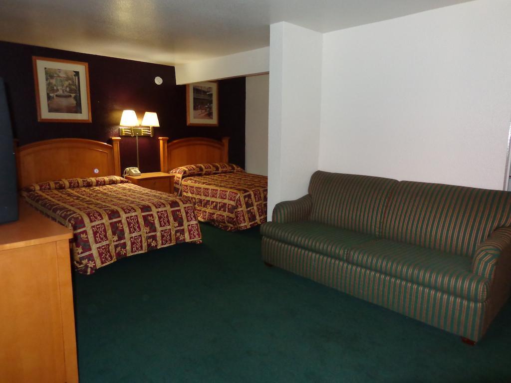 Motel Knights At N Black Canyon Hwy