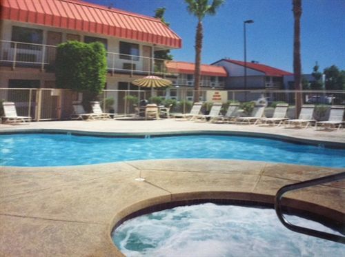 Super 8 By Wyndham Metro North Hotel Phoenix