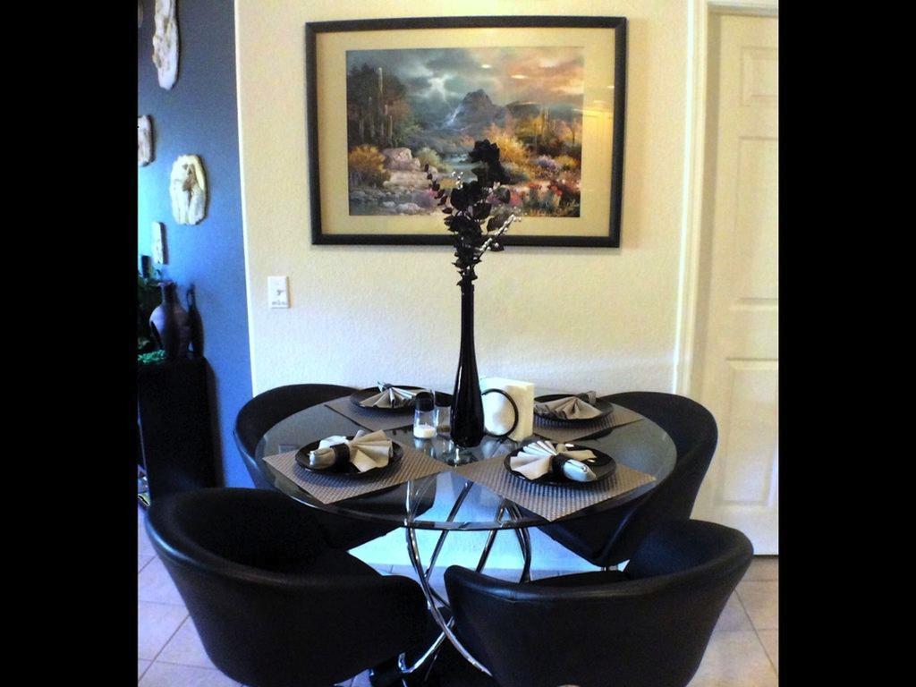 Private Corner Of -- ½ Mile Walk To Nature Trails At N. Mtn. Preserve! Holiday home *