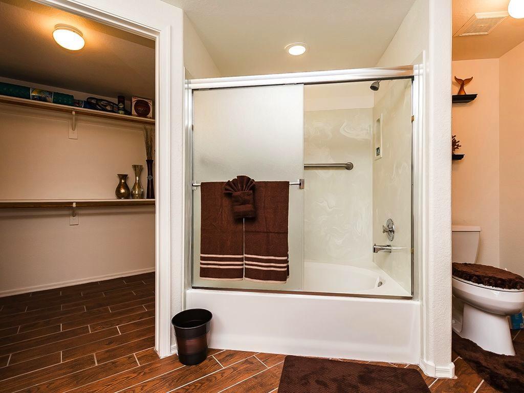 Poolside To 1 Of 3 Pool-spa Complexes, Heated & Open 24/7/365! Phoenix