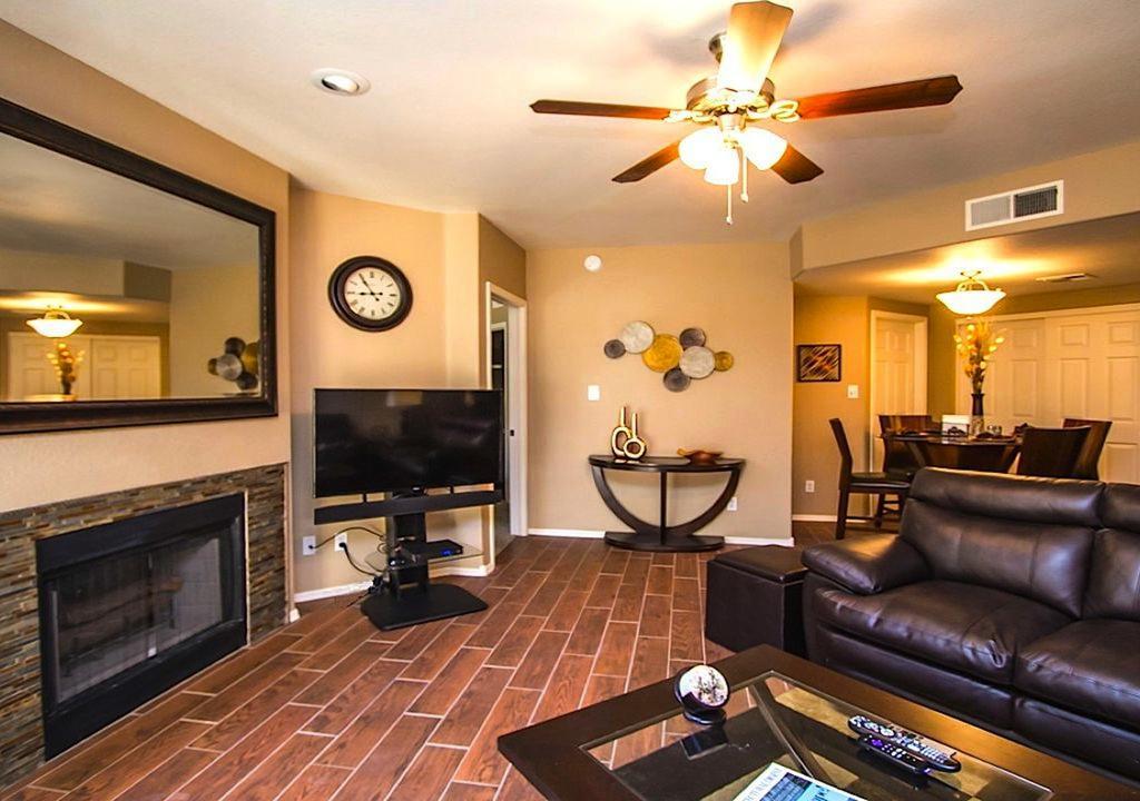 Poolside To 1 Of 3 Pool-spa Complexes, Heated & Open 24/7/365! *