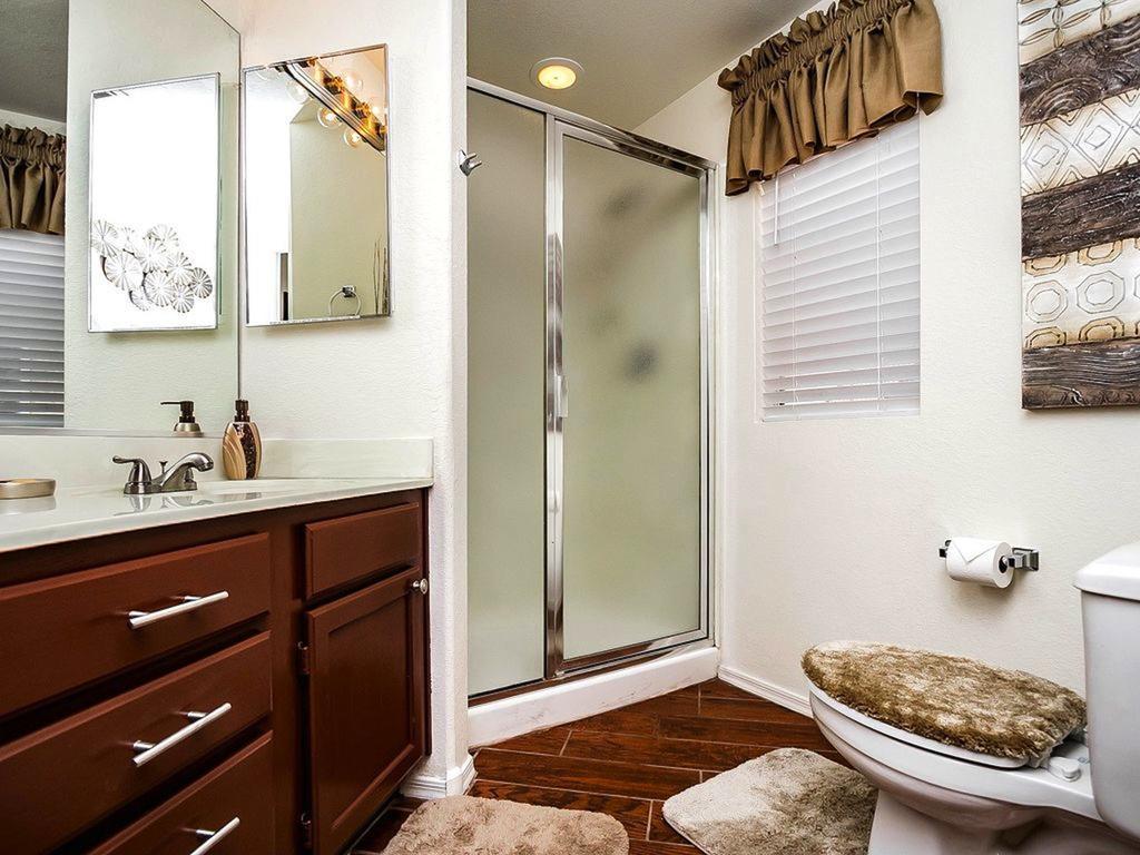 Poolside To 1 Of 3 Pool-spa Complexes, Heated & Open 24/7/365! * Phoenix