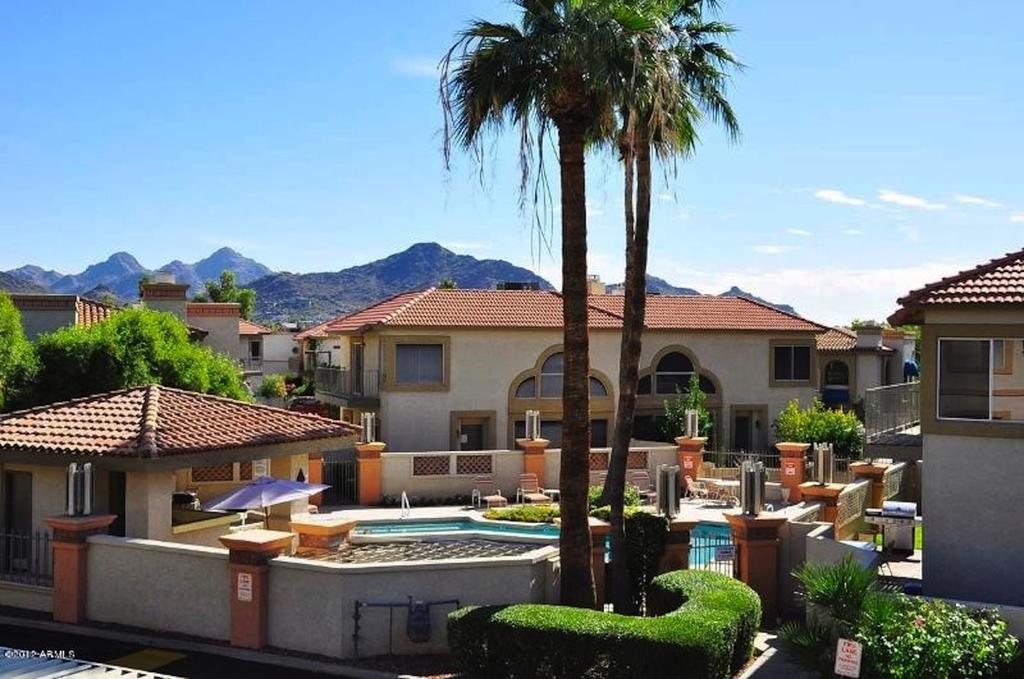 Poolside To 1 Of 3 Pool-spa Complexes, Heated & Open 24/7/365! Casa de férias