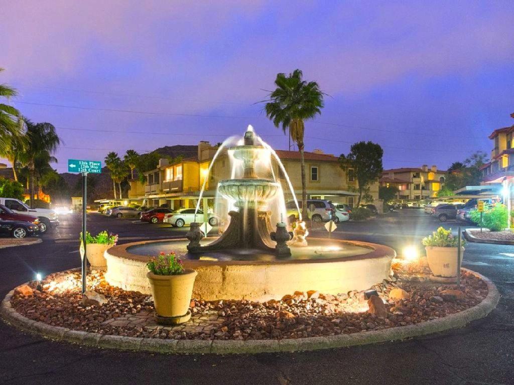 Poolside To 1 Of 3 Pool-spa Complexes, Heated & Open 24/7/365! Phoenix