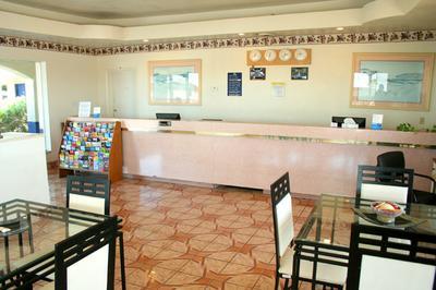 Days By Wyndham Airport - 2*