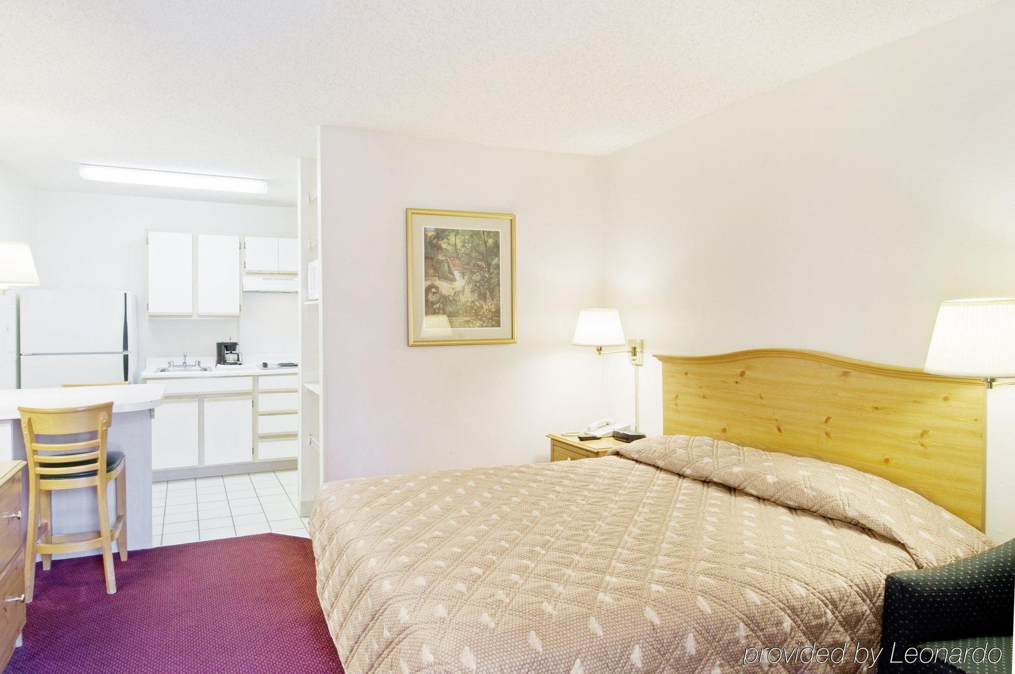 Motel Hometowne By Red Roof - Dunlap Ave 2*