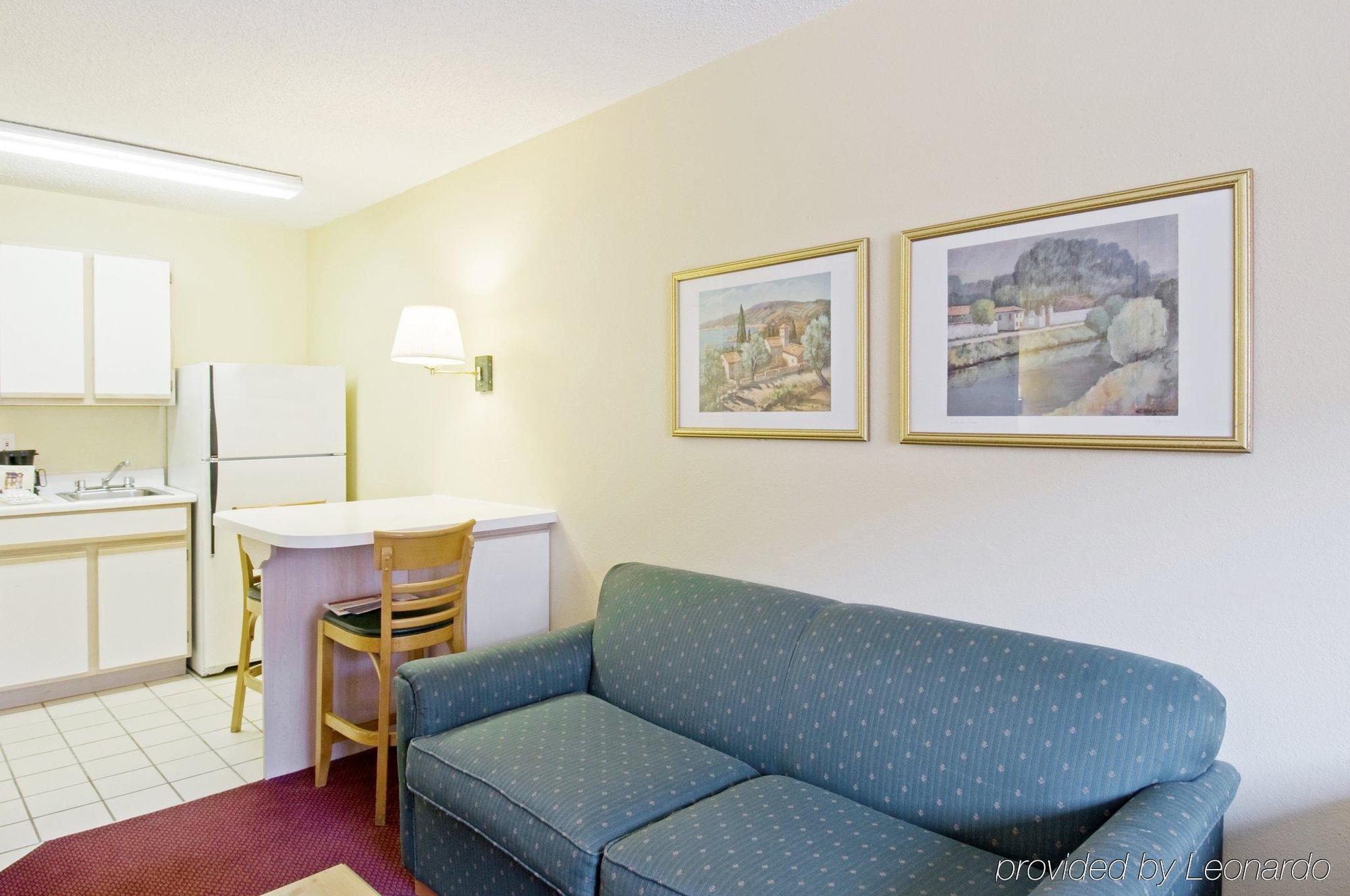 Motel Hometowne By Red Roof - Dunlap Ave Phoenix