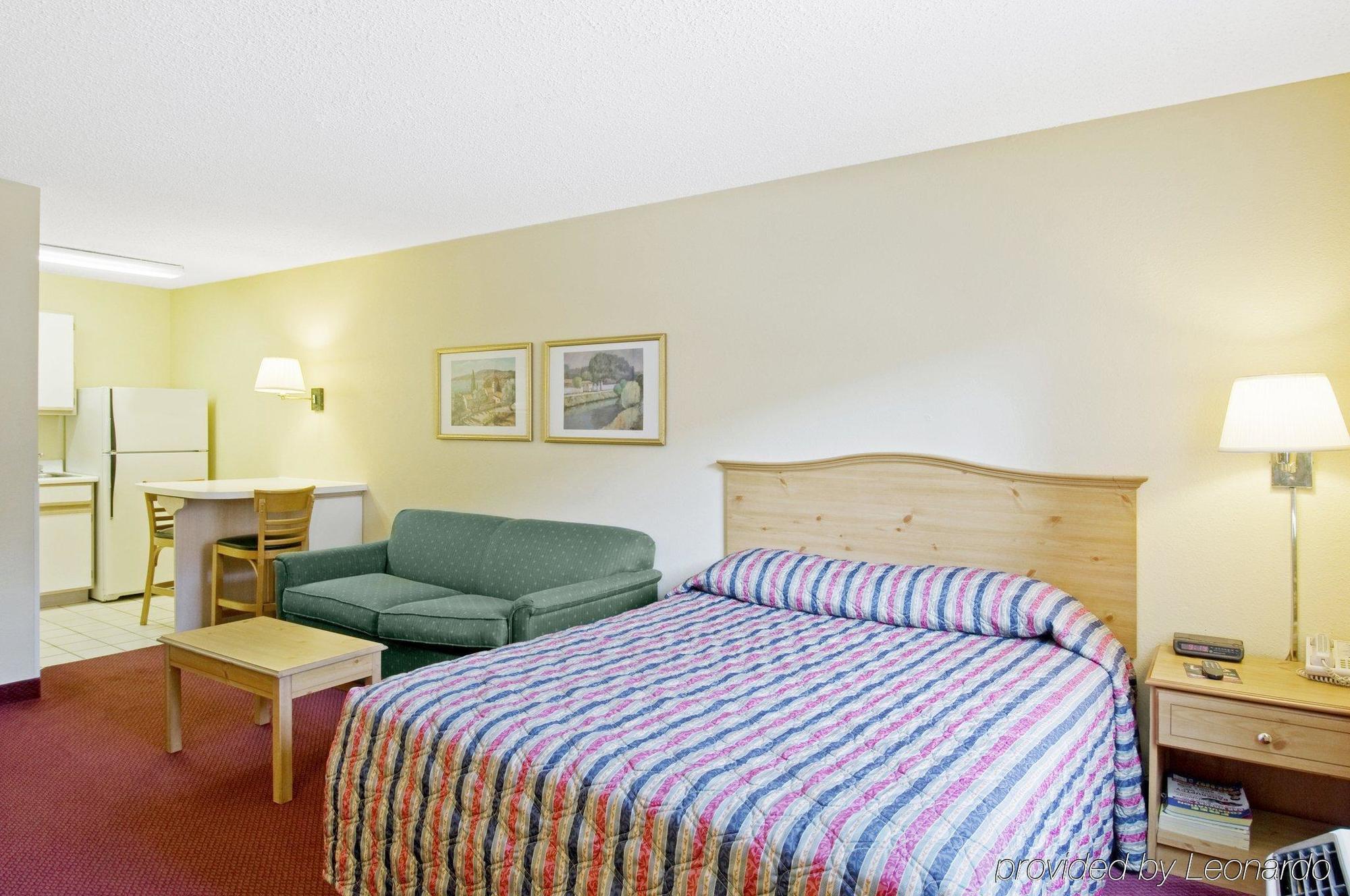 Motel Hometowne By Red Roof - Dunlap Ave