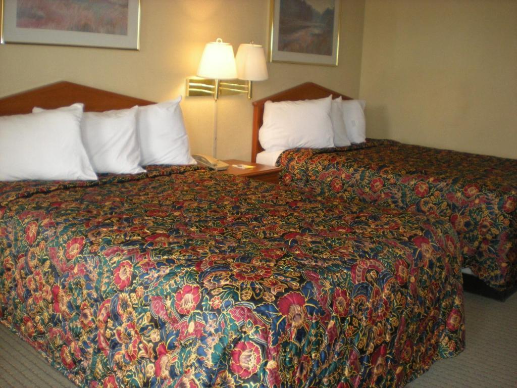 Days West Hotel