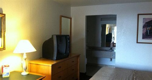 Rodeway North I-17 Hotel