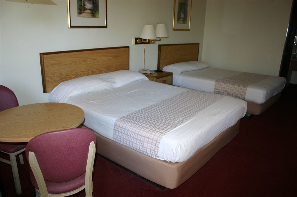 Motel Travelers -