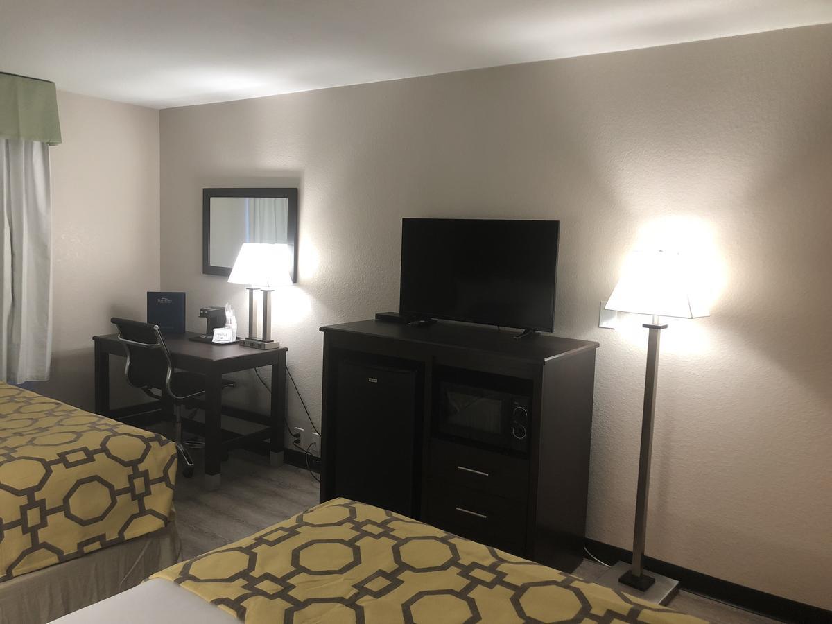 Baymont By Wyndham I-10 Near 51st Ave Hotel
