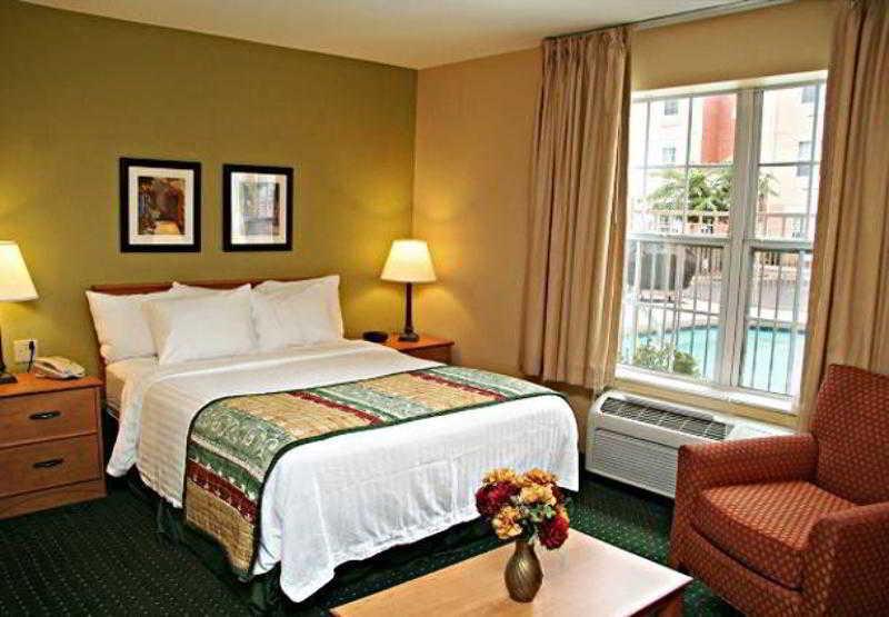 Hotel Towneplace North