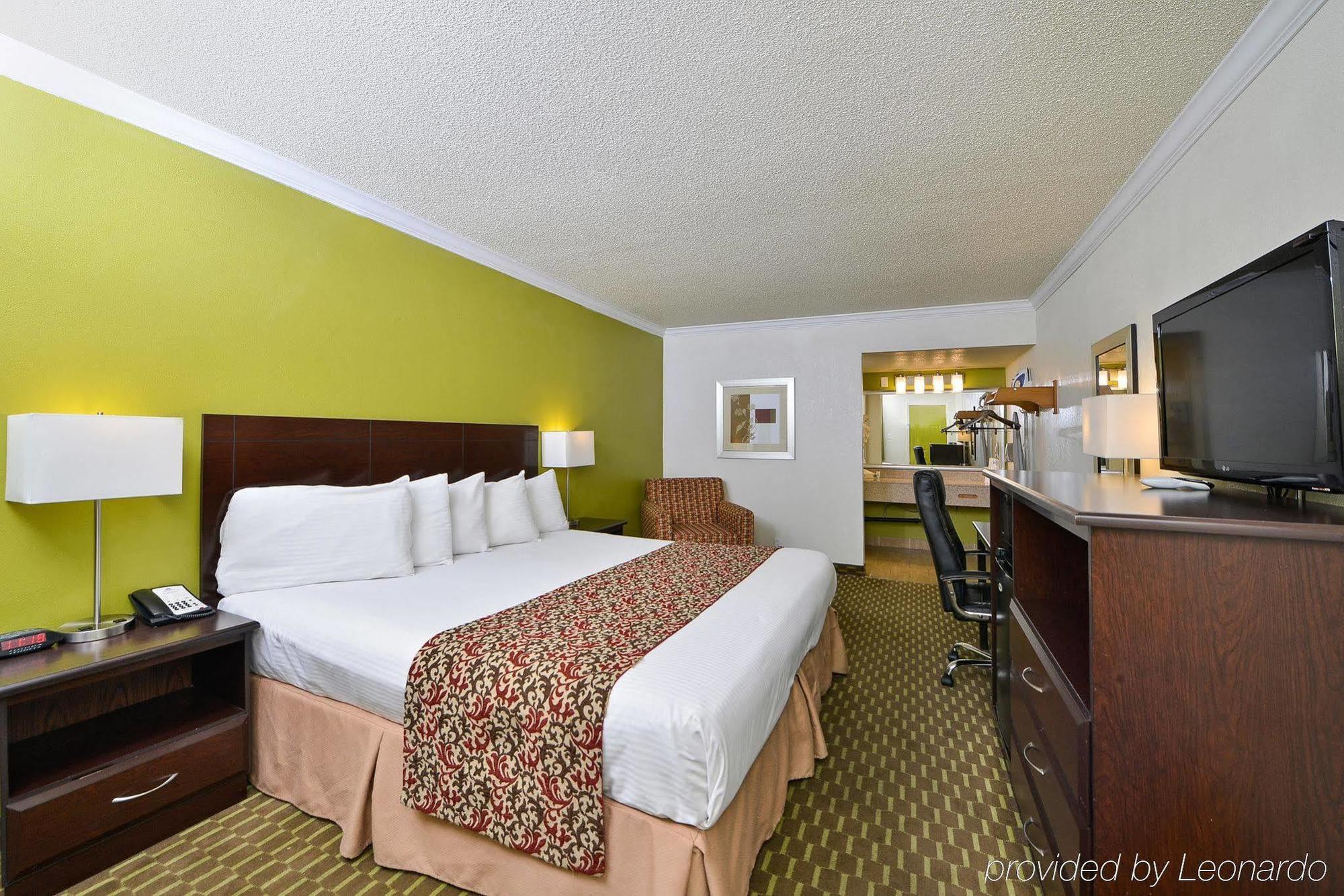 Downtown 3*