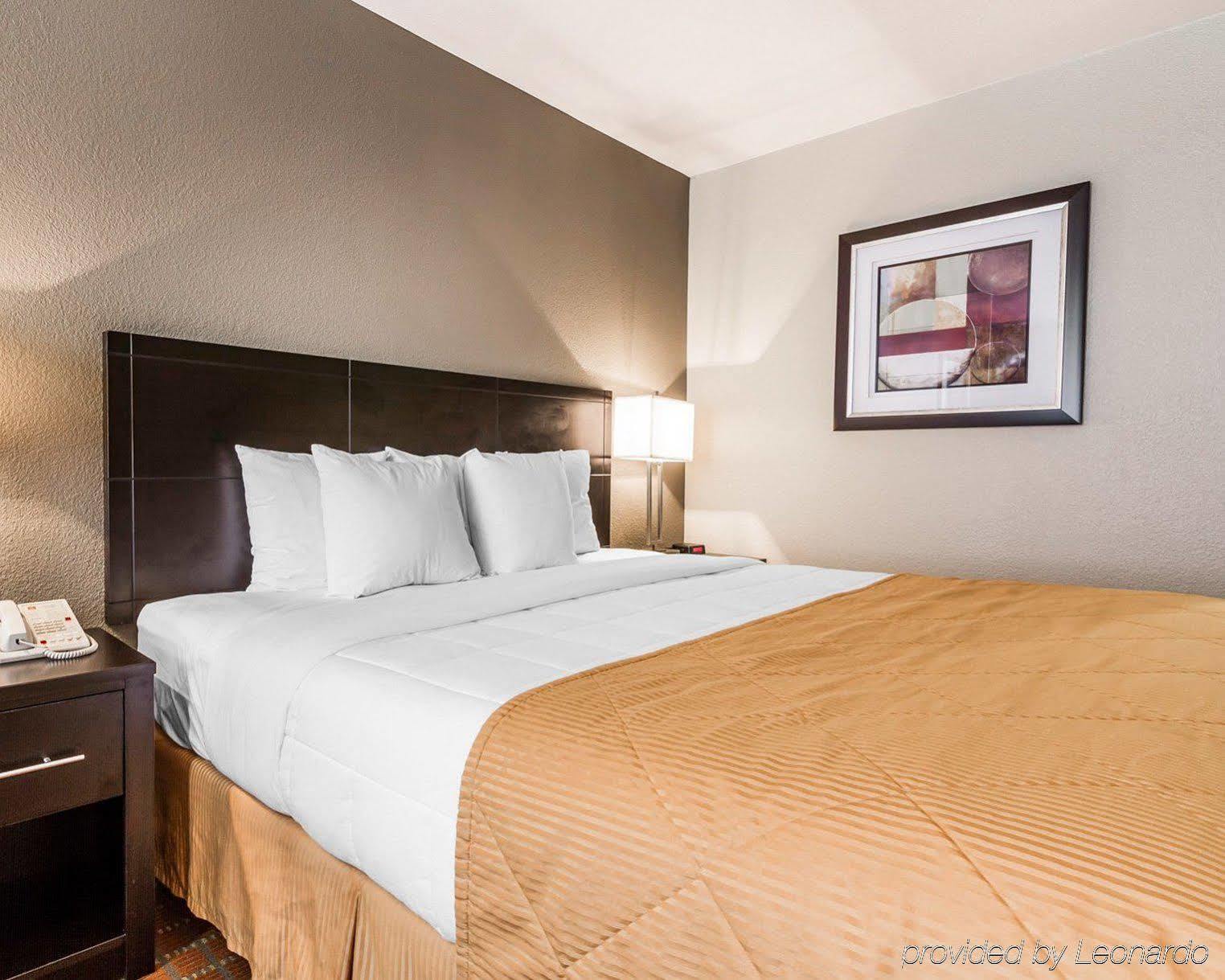 Hotel Quality Airport 3*