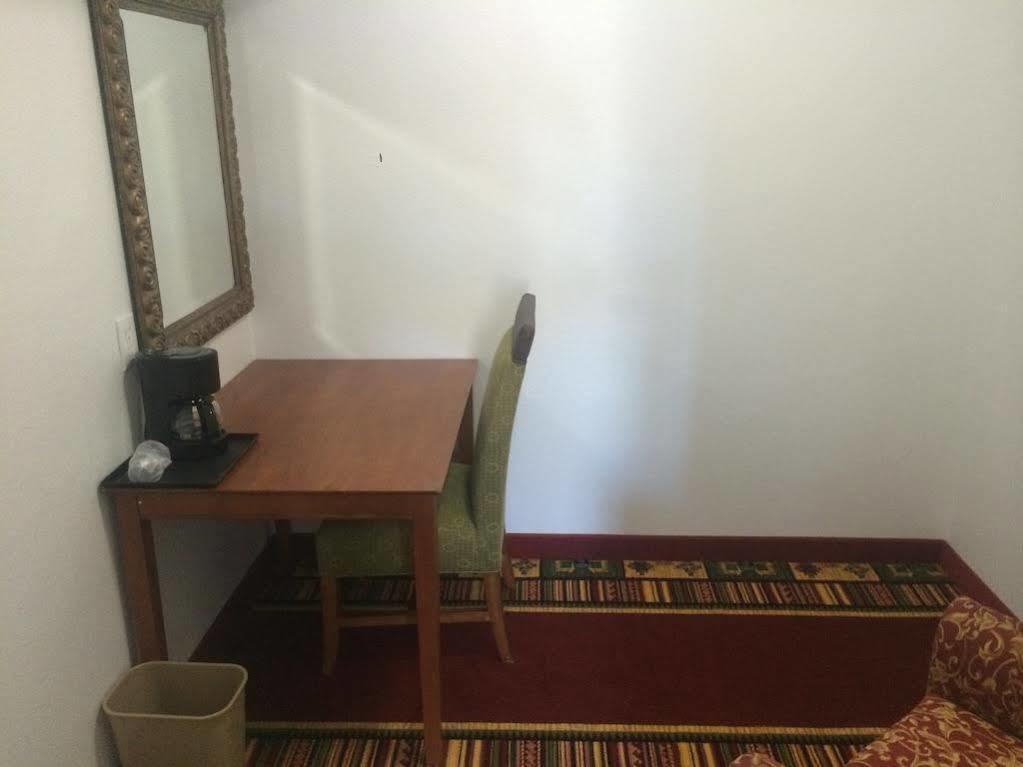 Western Airport/downtown Hotel