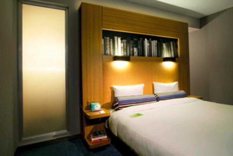Aloft Airport 3*