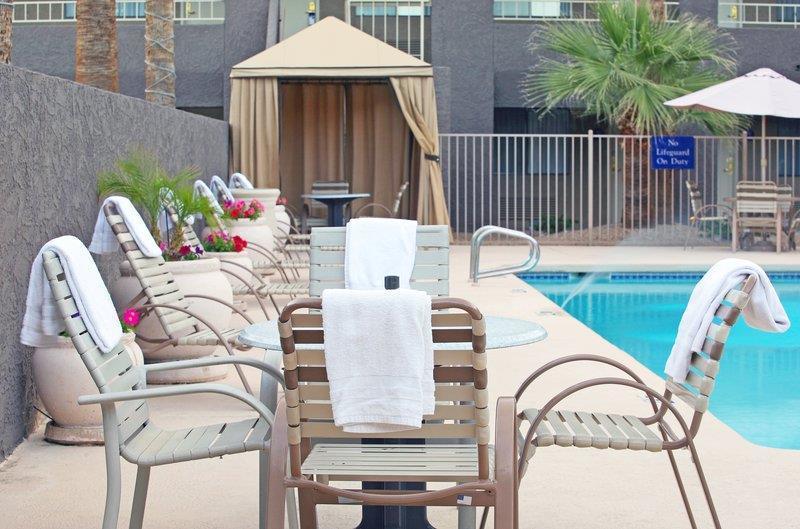 Western Innsuites & 3*