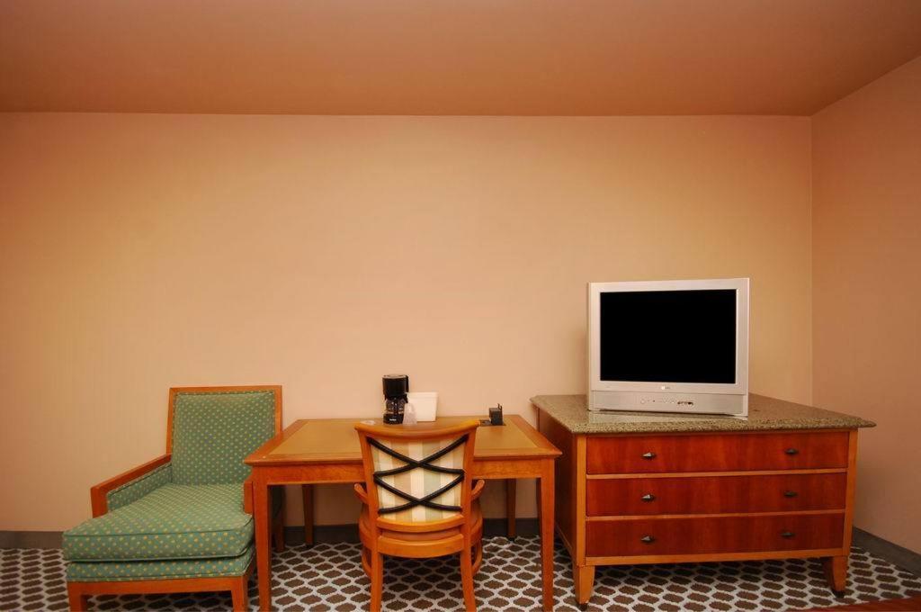 Motel Airport Downtown 2*