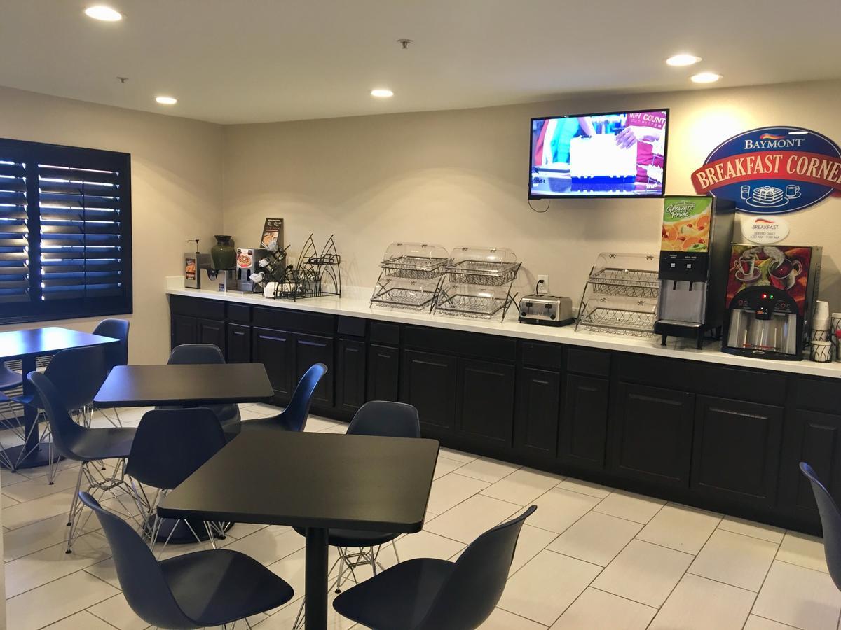 Hotel Baymont By Wyndham I-10 Near 51st Ave 2*