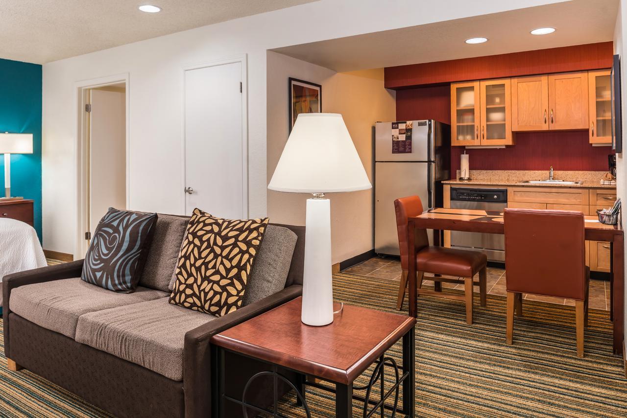 Residence Inn Phoenix Hotel 3*
