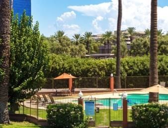 Howard Johnson By Wyndham Airport/downtown Area Hotel