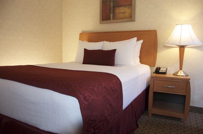 Hotel Western Innsuites &