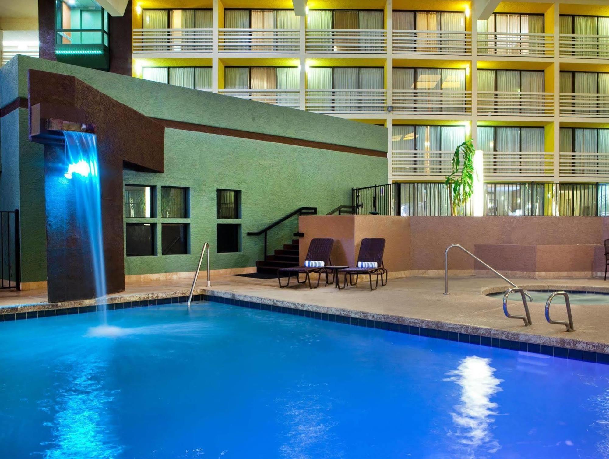 Four Points By Sheraton North Hotel 3*