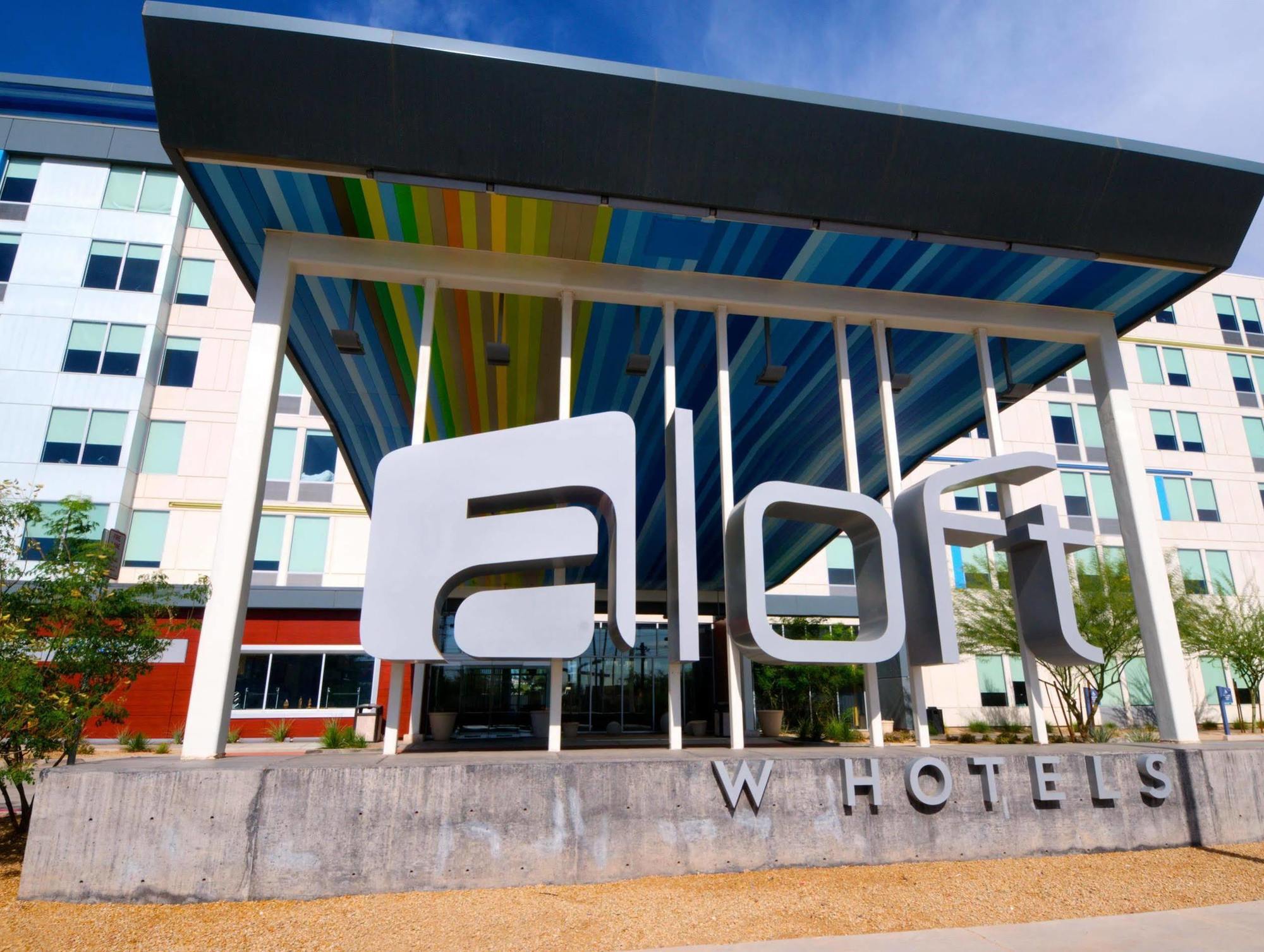 Aloft Airport 3*