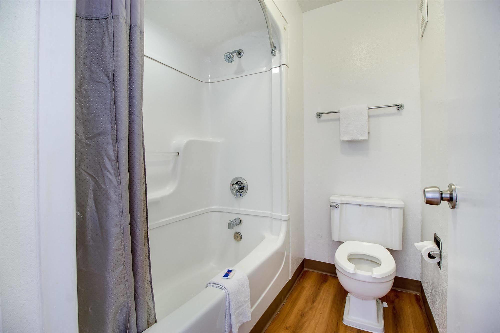 Hotel 6-phoenix, Az - East Phoenix