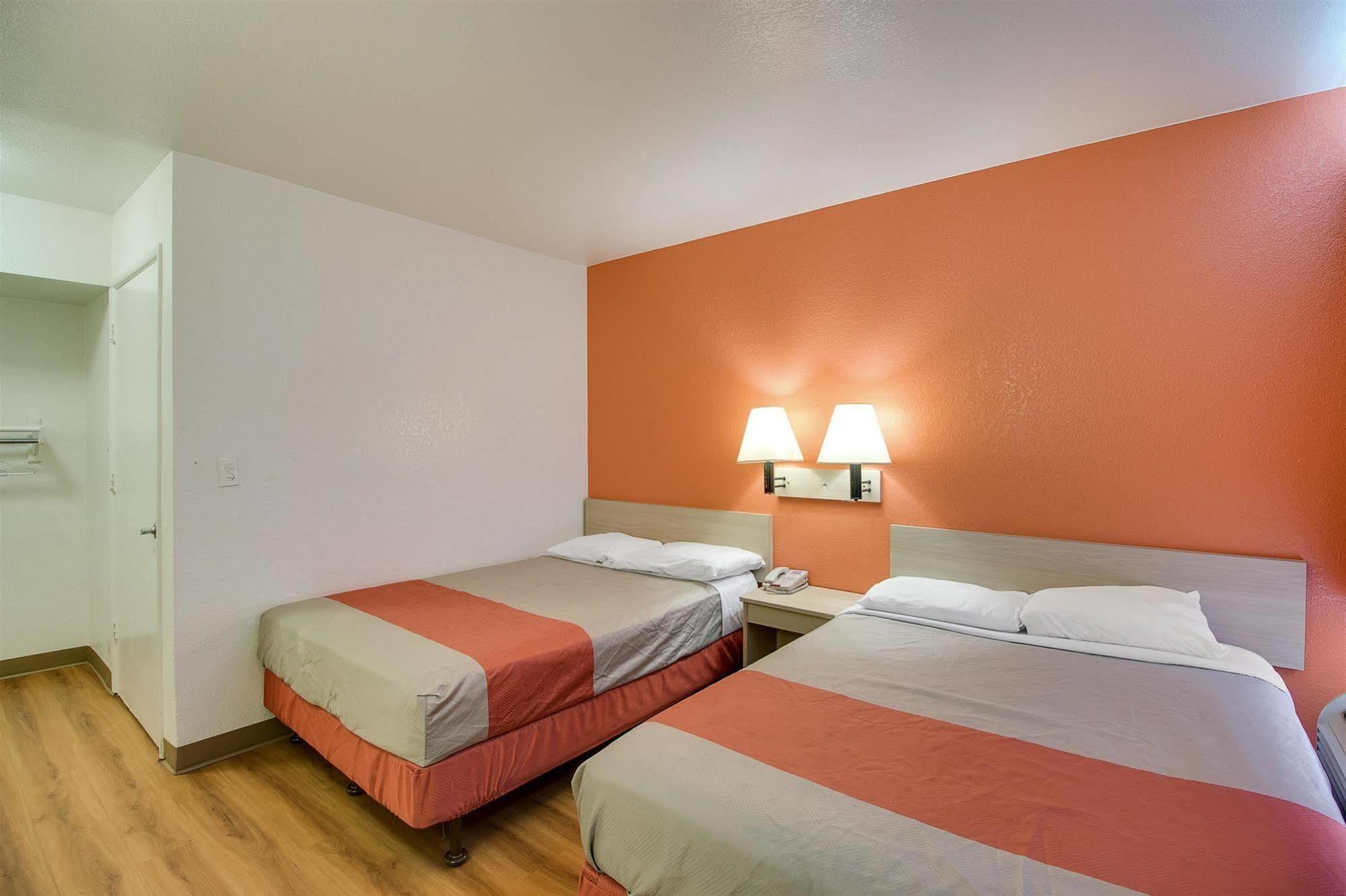 Hotel 6-phoenix, Az - East 2*
