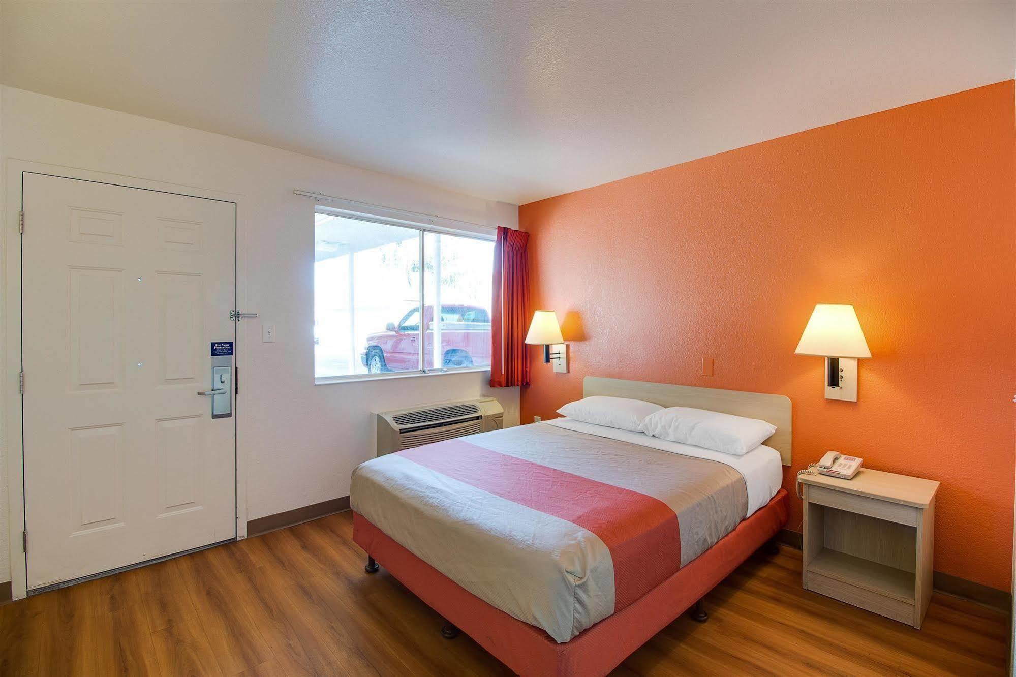 Hotel 6-phoenix, Az - East 2*