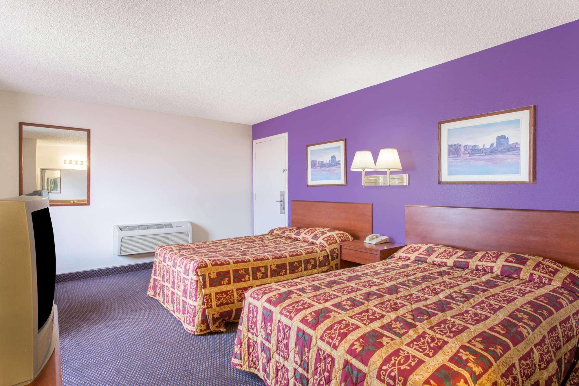 Motel Knights At N Black Canyon Hwy