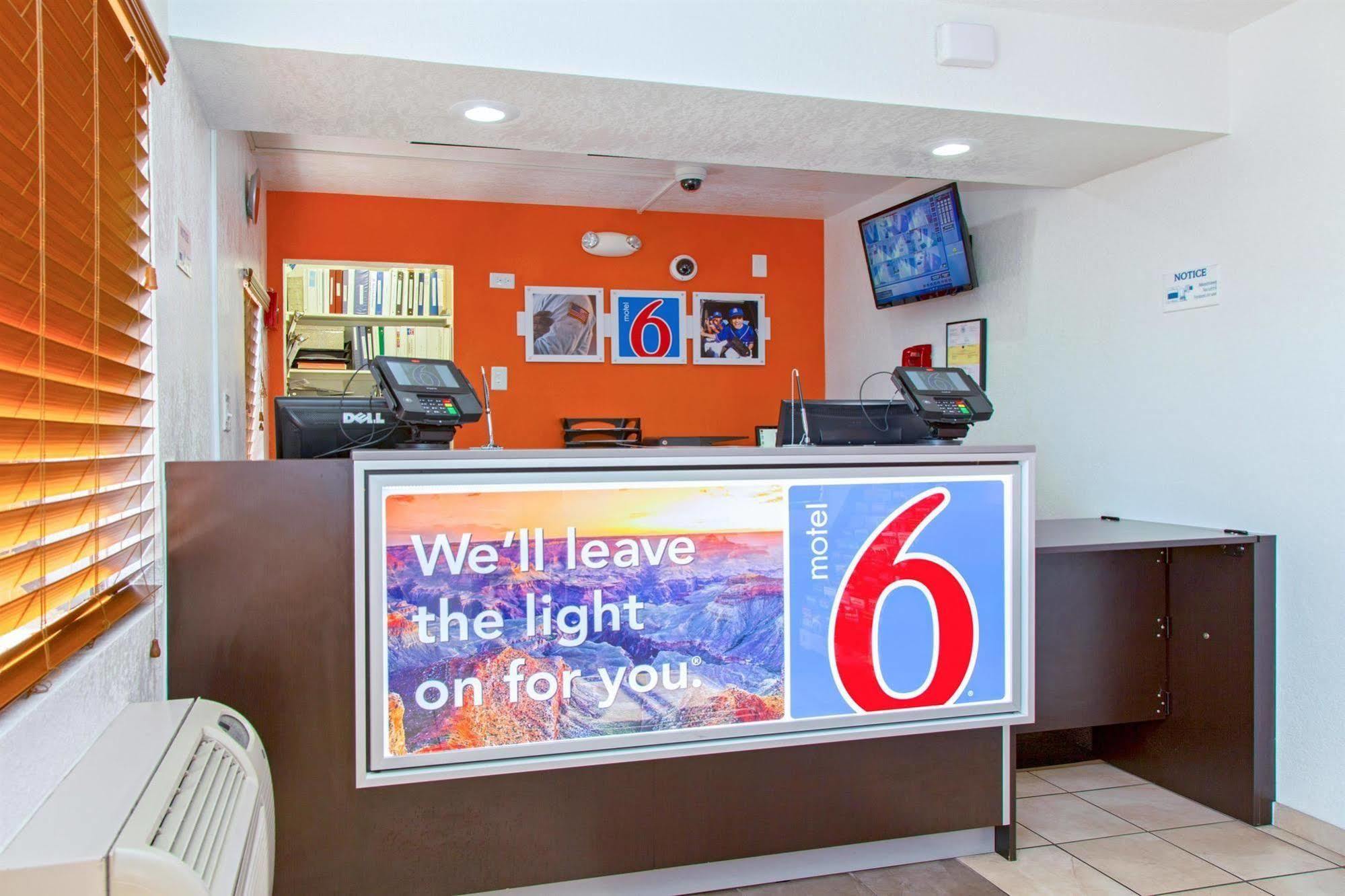 Hotel 6-phoenix, Az - Airport - 24th Street Phoenix