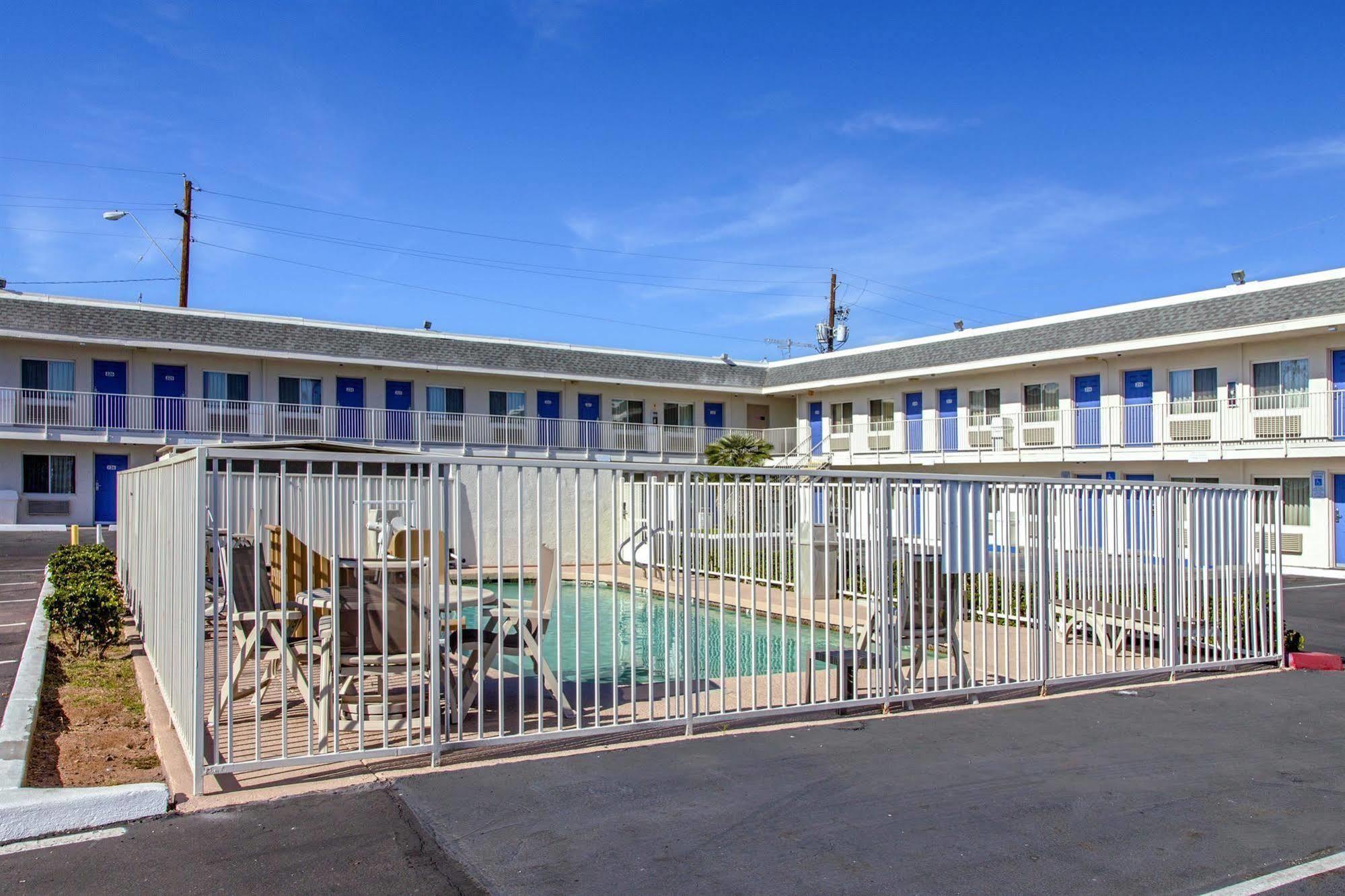 Hotel 6-phoenix, Az - Airport - 24th Street Phoenix