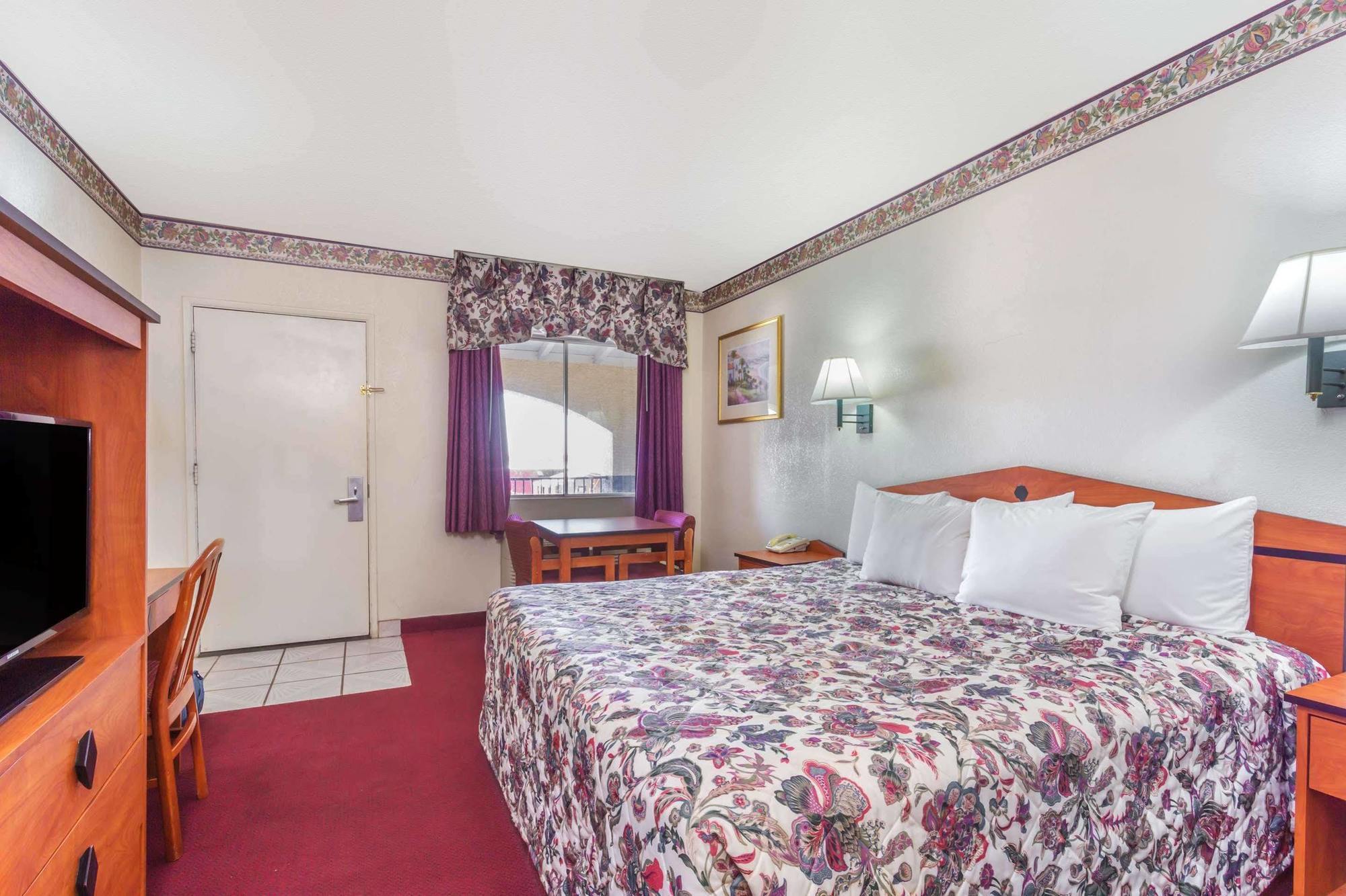 Days By Wyndham Airport - Phoenix