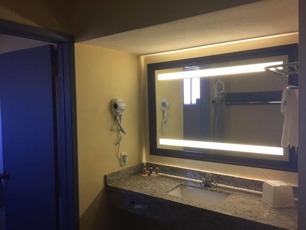 Hotel Days By Wyndham Airport -