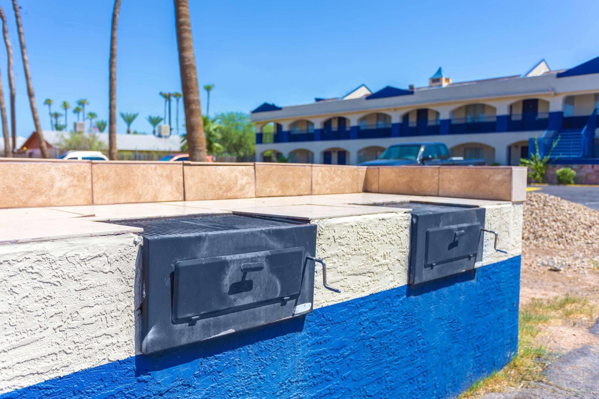 Hotel Days By Wyndham Airport -