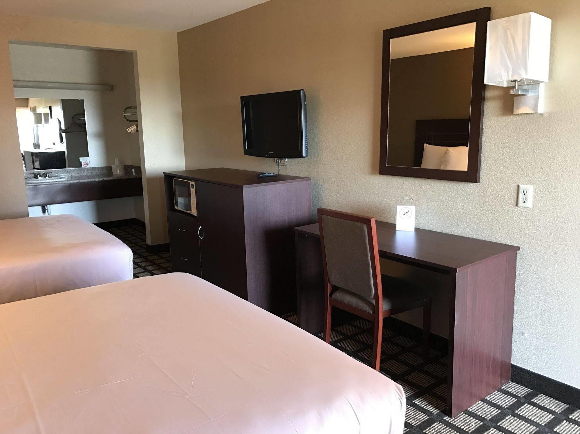 Motel Travelers - 2*