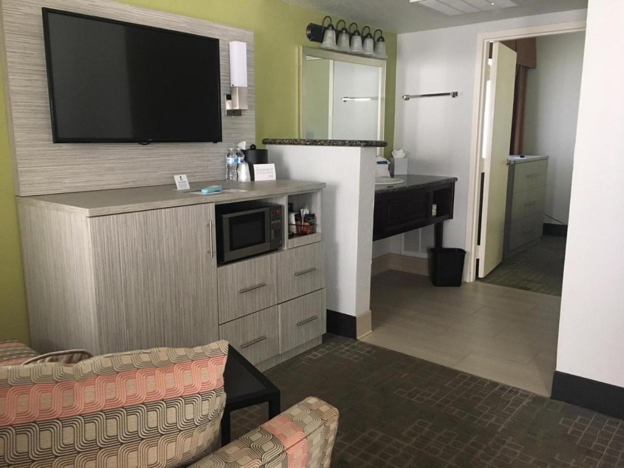 Western Innsuites & Hotel Phoenix