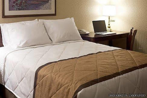 Hometowne By Red Roof - Black Canyon Highway Motel