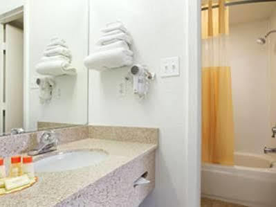 Lodge Econo North I-17 Phoenix
