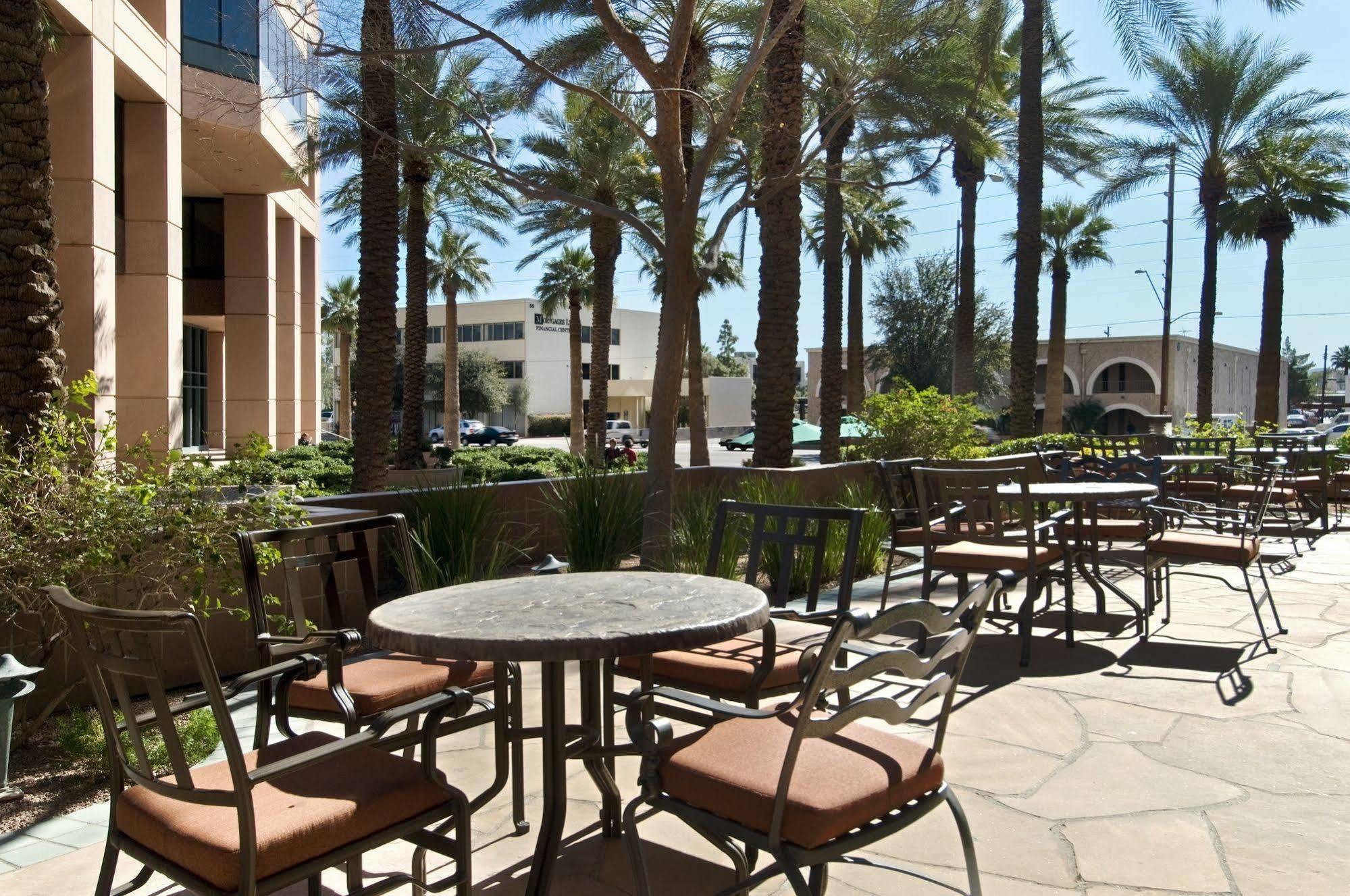 Hotel Embassy By Hilton Downtown North Phoenix